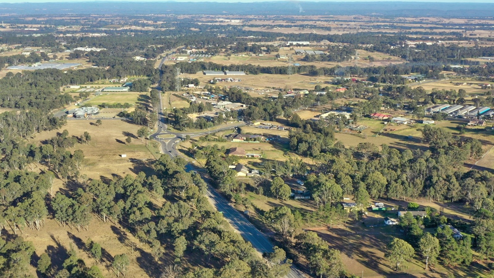Elizabeth Drive (at Mamre Road intersection looking west)