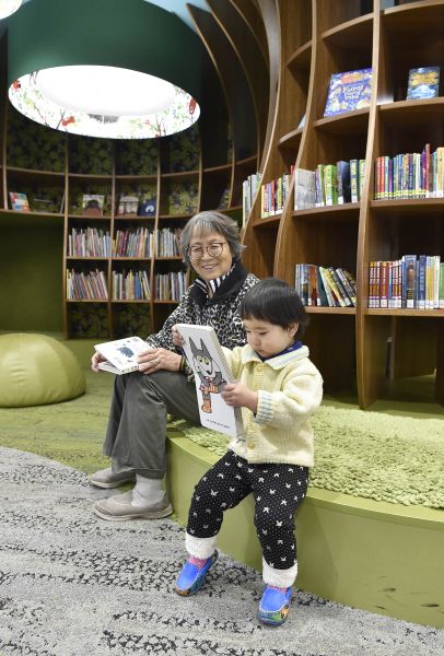 Grandmother with child at library.