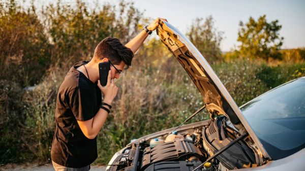 Man seeks help for car failure