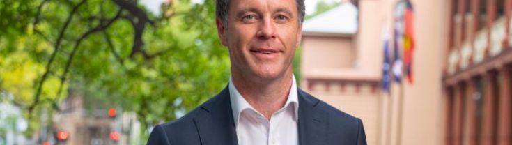 A headshot of NSW Premier Chris Minns outside