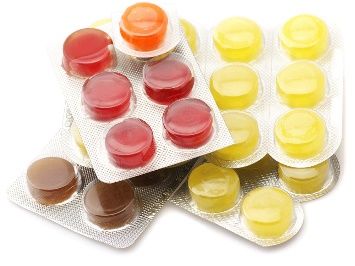 coloured-throat-lozenges-in-blister-packets