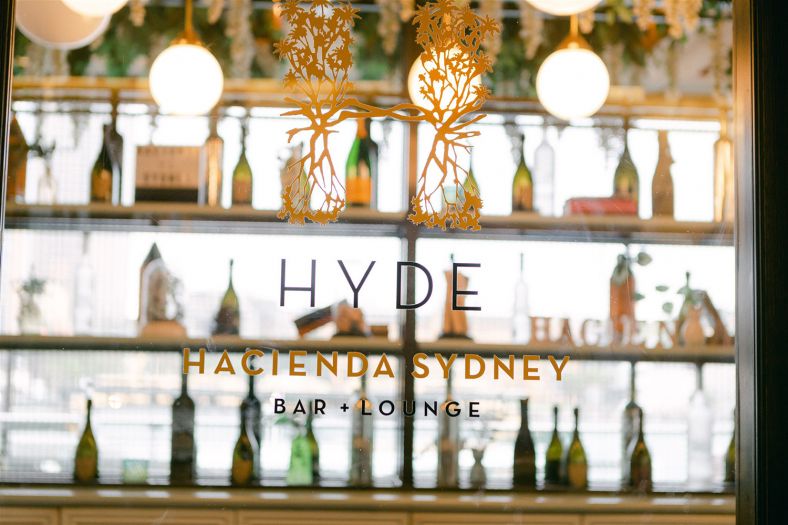 HYDE Havienda glass sign
