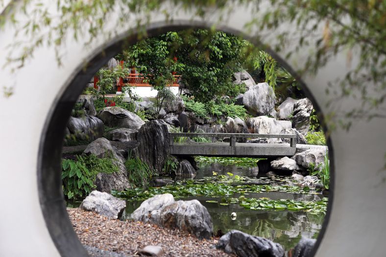 A scenic hole under a bridge showing the gardens