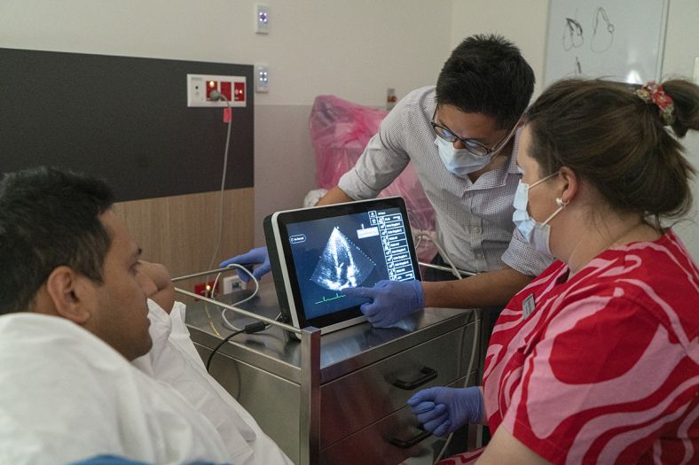 Nepean Hospital cardiologists training clinicians to use AI sonography machine