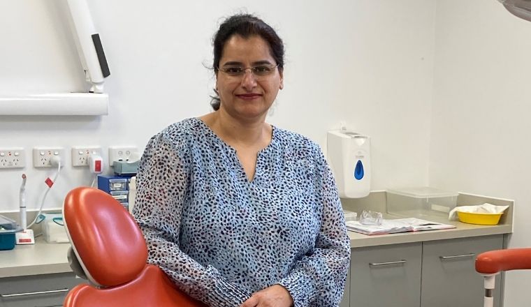Dr Suruchi Khanna dentist at work