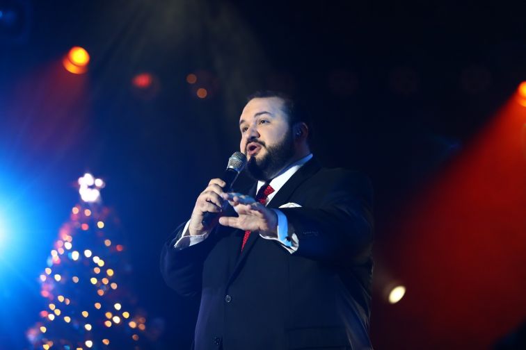 Lorenzo Rositono singing opera at Seniors Christmas Concert 2021
