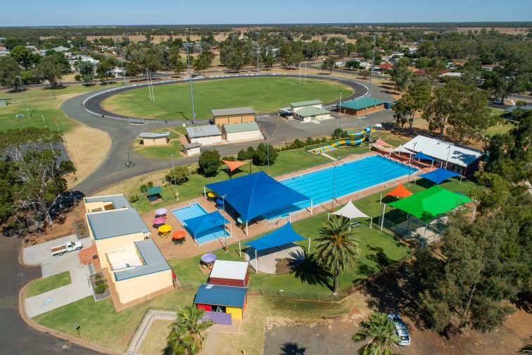 arial image of olympic pool and park at Nyngan