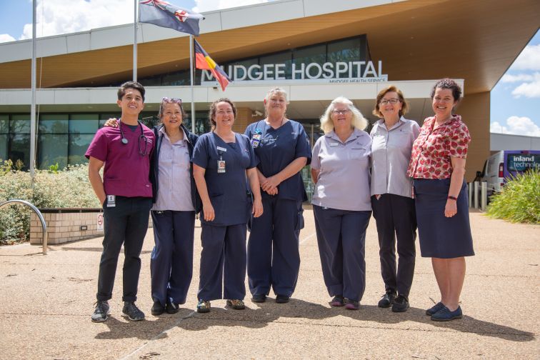 Group of Mudgee staff at the front of the Health Service