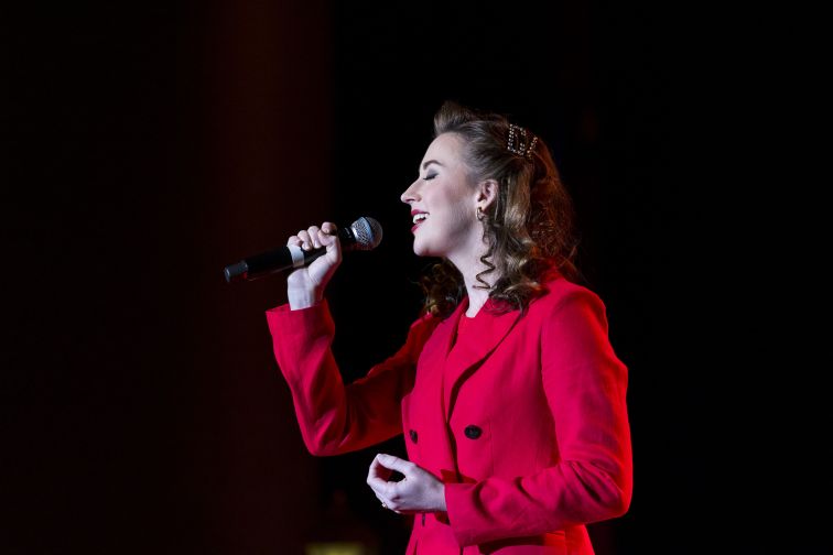 Stefanie Jones singingon stage