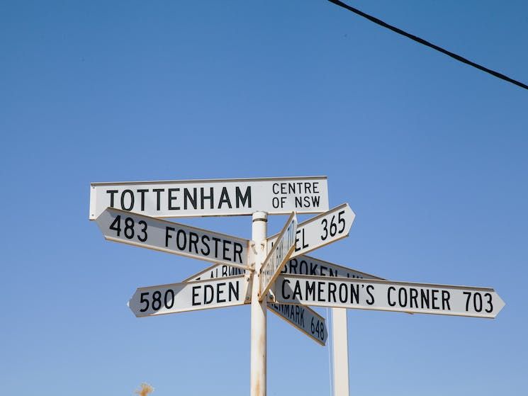 Tottenham kilometre signage