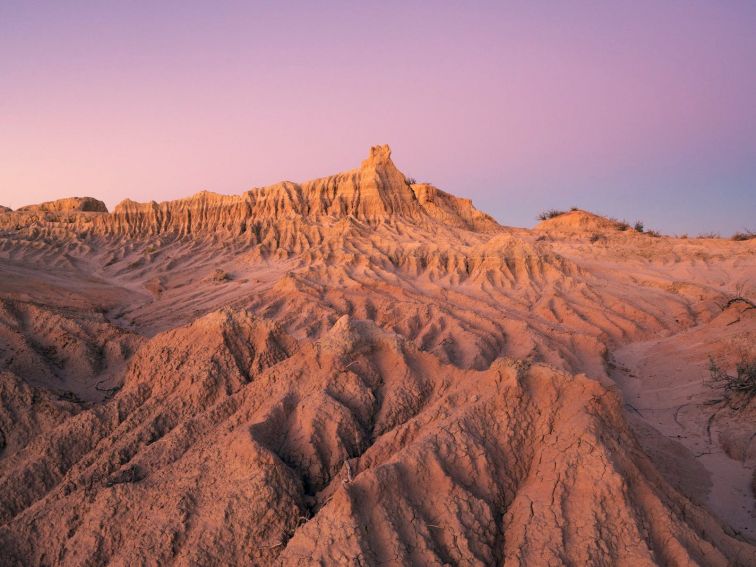 A scenic sand formation (lunette) in the UNESCO World-Heritage-Listed Mungo National Park