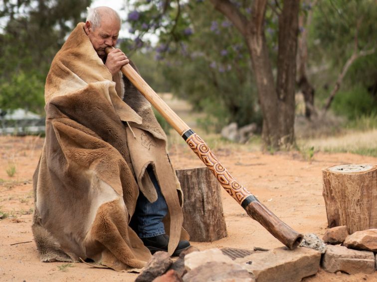 Didgeridoo demonstration at Sandhills Artefacts