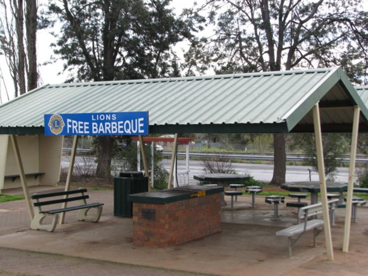 OL Milling Lions Park Barbecue facilities