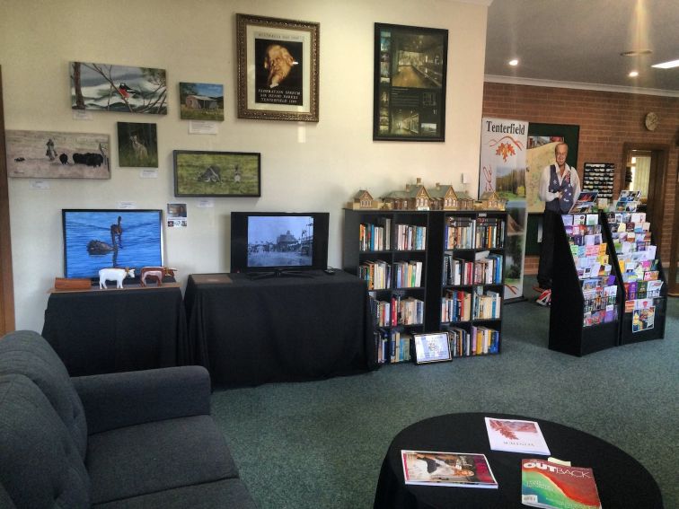 Lounge area & book exchange at Tenterfield VIC