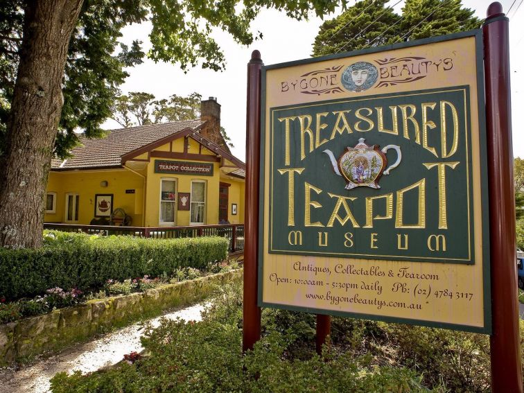 Bygone Beautys Treasured Teapot Museum & Tearooms