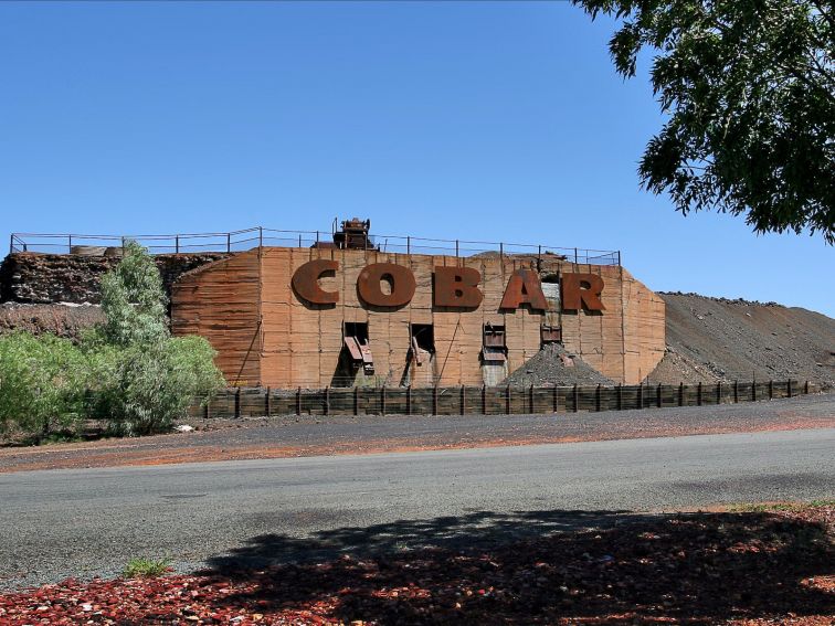 Cobar sign, Outback