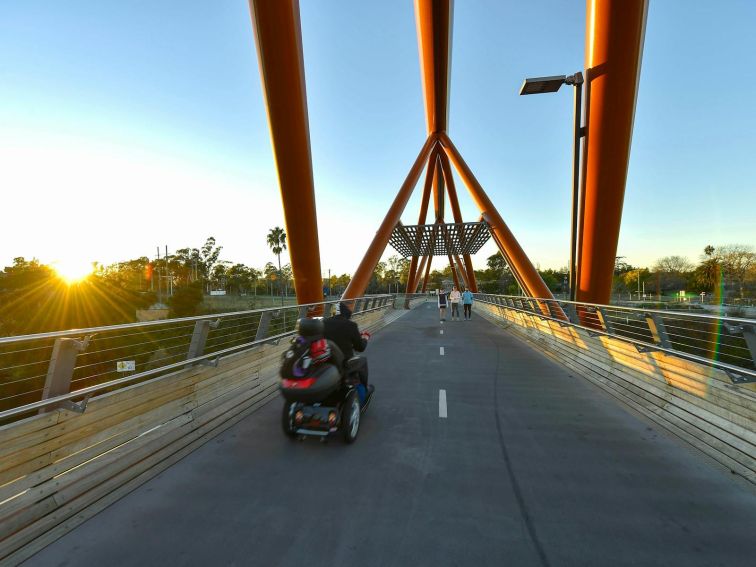 mobility scooter crossing Yandhai Bridge