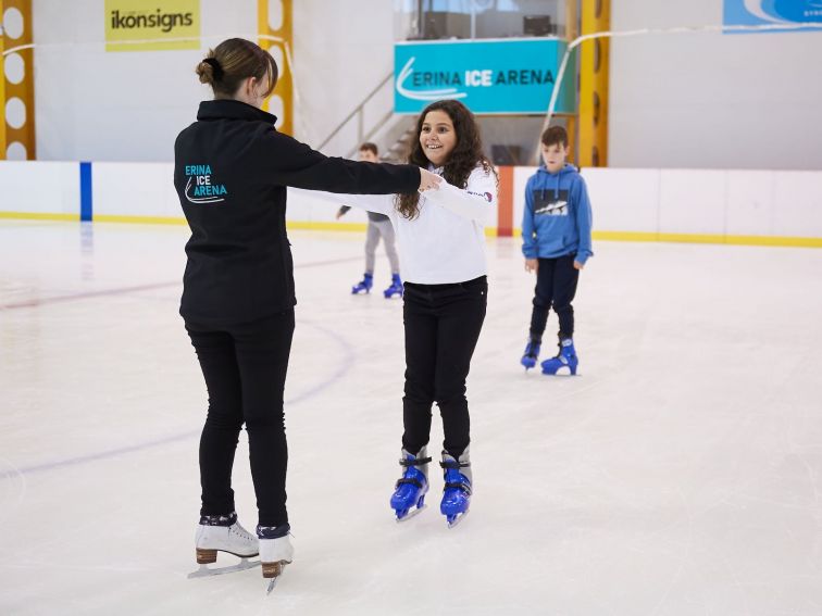Erina Ice Arena staff member giving tips to a new skater.