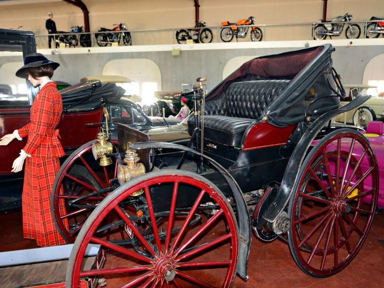 Vintage cart at McFeeters Motor Museum