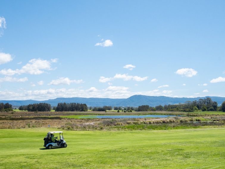The course overlooking the Camberwarra mountains
