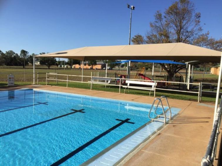 Yeoval Swimming Pool