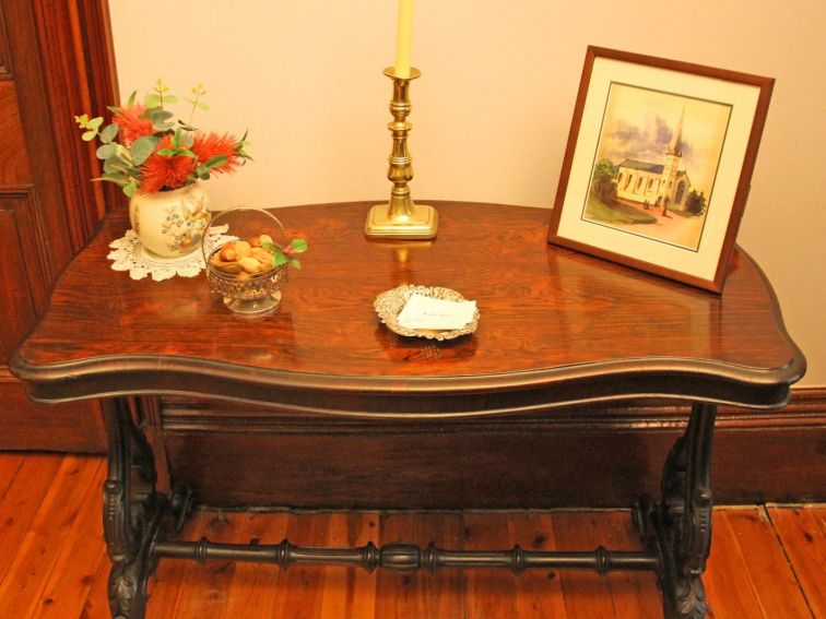 Rosewood veneer on Mahogany table
