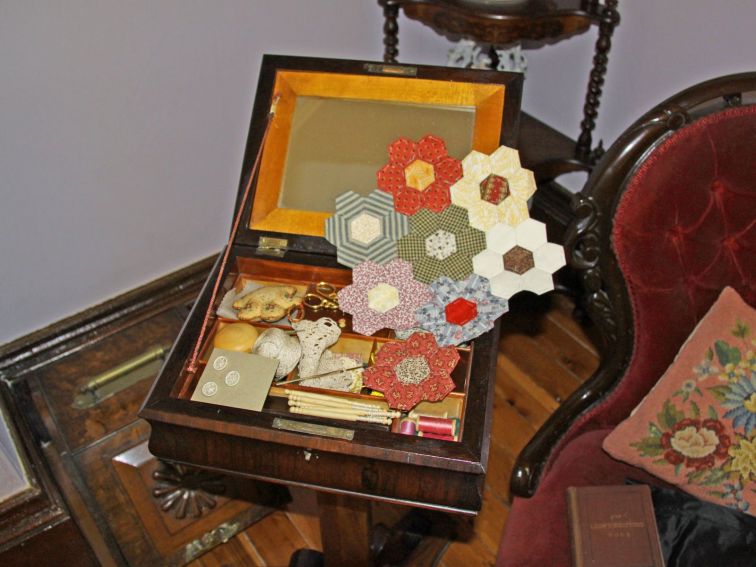 Sewing box with samples