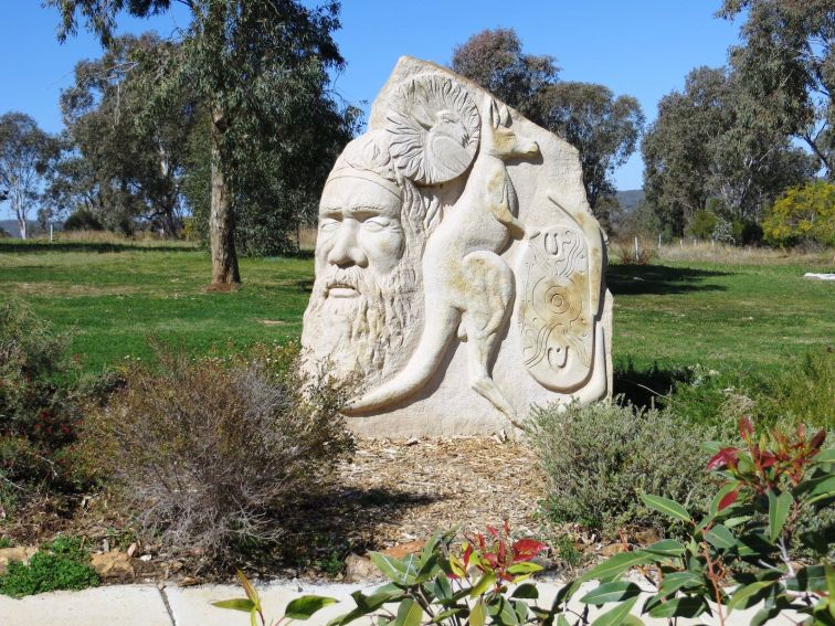 Pensioners Hill - Sculpture of aboriginal Gambu Gunera known as Red Kangaroo