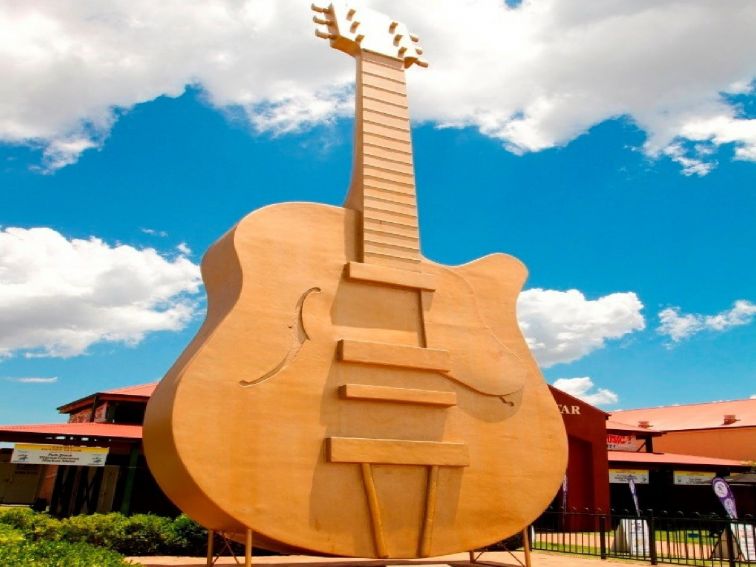 Image of the Big Golden Guitar