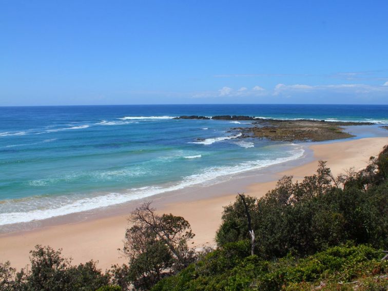 Overview of Diggers Camp’s glorious front beach.