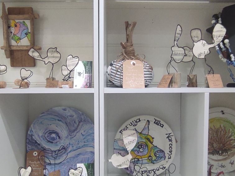 wire and paper sculptures, hand-painted plates by Zoe Burke- Deadwood Studio Tilba