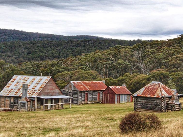 View of Coolamine Homestead buildings in the High Plains area of Kosciuszko National Park. Photo: