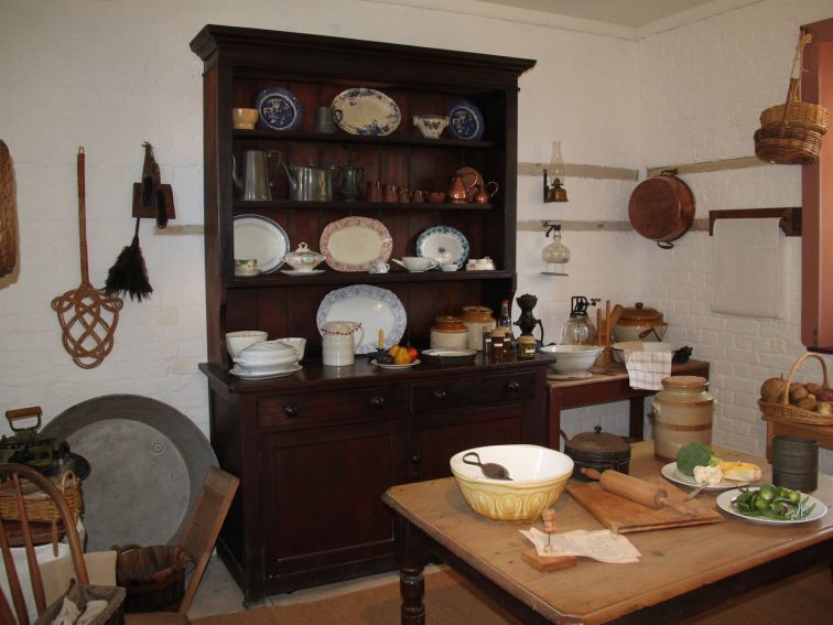 Colonial kitchen