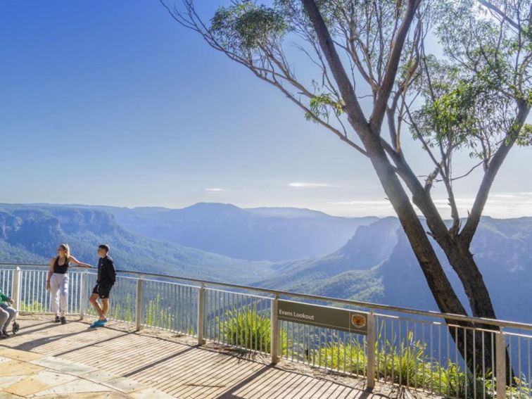 A group of people at Evans lookout with the view of Grose Valley in the background. Photo: Simone
