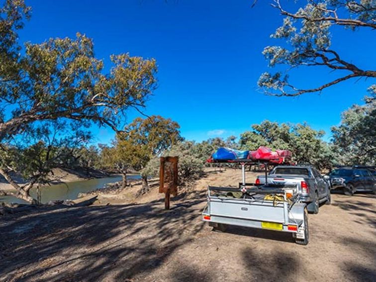 Cars with kayak and boat trailers at Many Big Rocks picnic area, Toorale National Park. Photo: