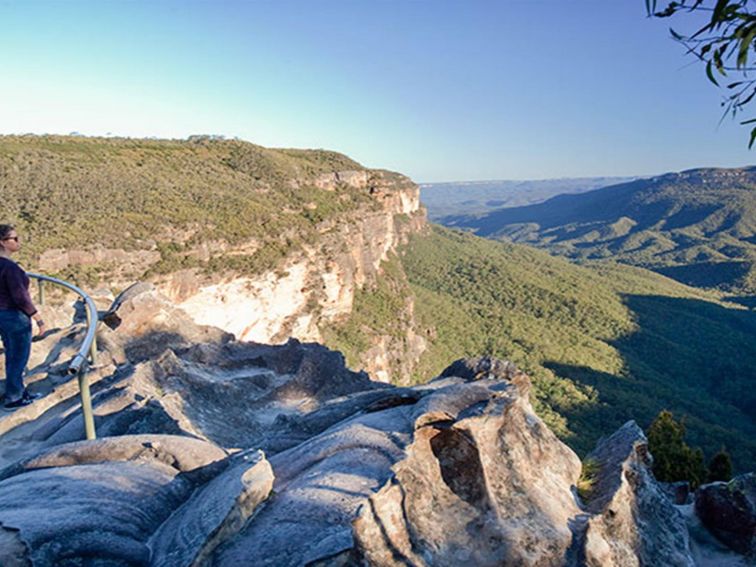 Princes Rock lookout and walking track, Blue Mountains National Park. Photo: Nick Cubbin & copy;