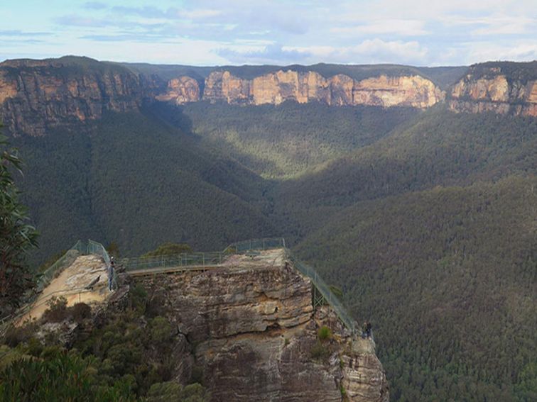 Pulpit Rock lookout, Blue Mountains National Park. Photo: E Sheargold/OEH