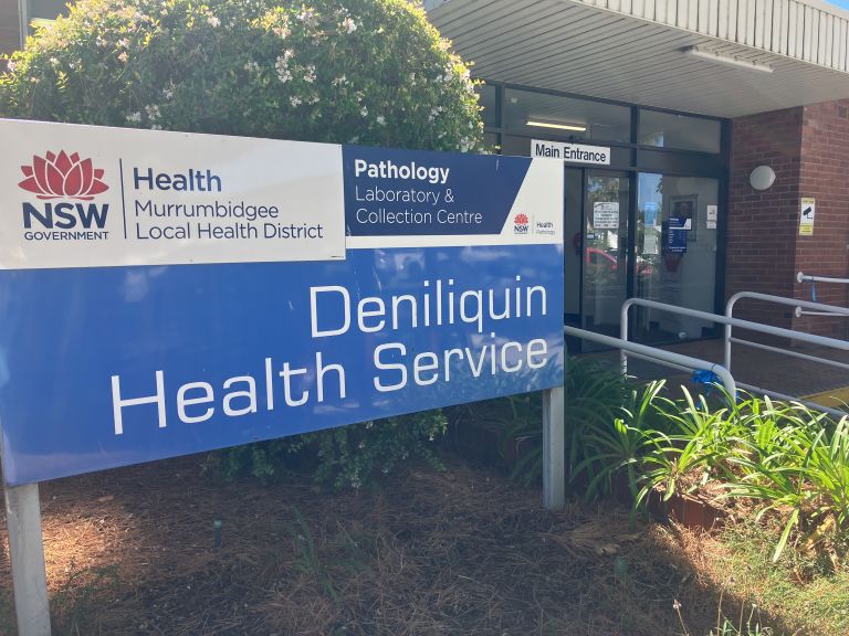 Main entry to the Deniliquin Health Service. A sign indicating the main entrance also highlights the service's pathology lab and collection centre. 