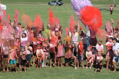 A photo of the big crowd who ran in the Clarence Valley Youth Week Colour Fun Run in 2021.