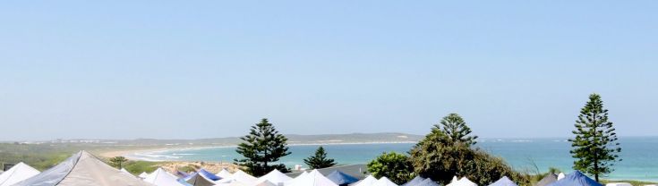 Stalls at Cronulla Markets, Don Lucas Reserve