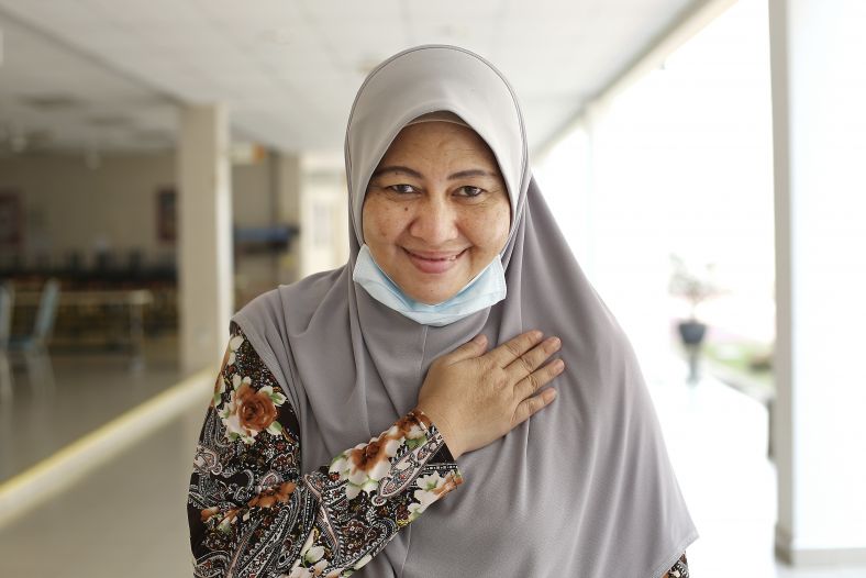 A Muslim female adult places her right palm on left chest (Malaysian culture way greetings) as an alternative to handshakes.